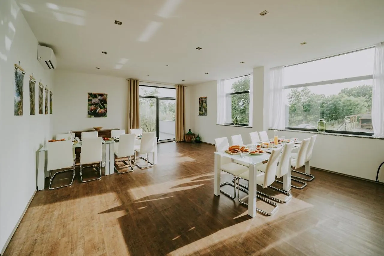 בוג'ה Villa Laurus Residence