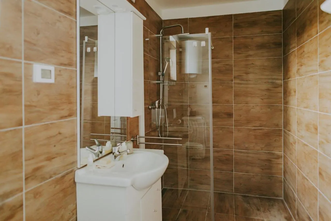 בוג'ה Villa Laurus Residence
