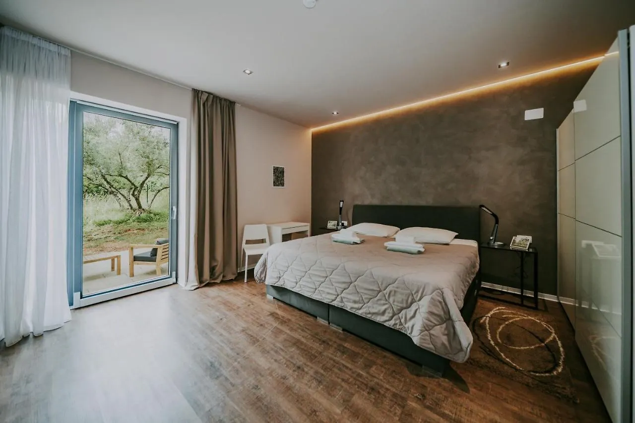 בוג'ה Villa Laurus Residence