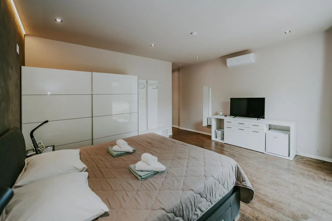 בוג'ה Villa Laurus Residence 0*,