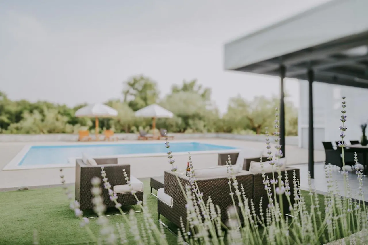 בוג'ה Villa Laurus Residence