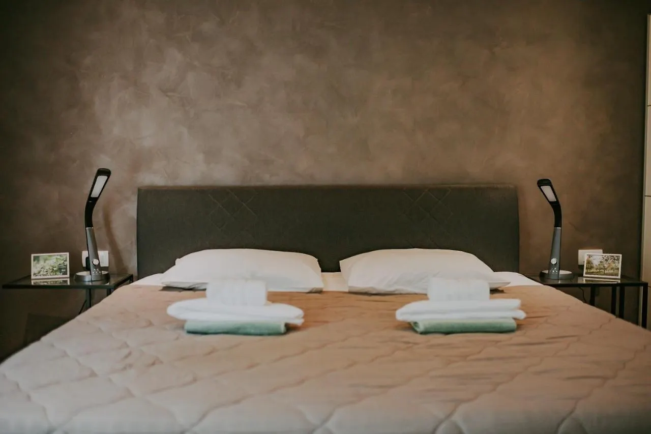 בוג'ה Villa Laurus Residence 0*,