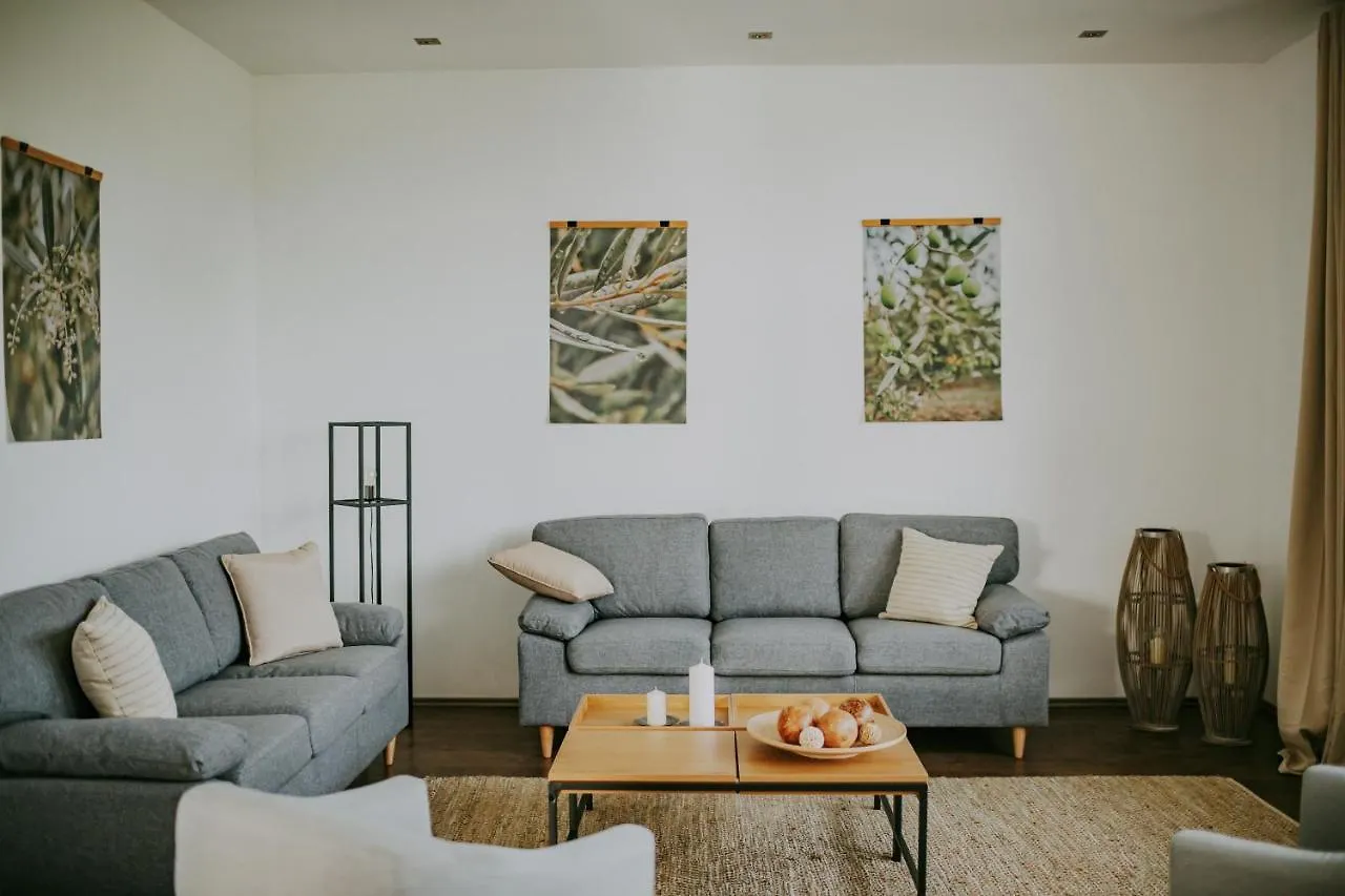 בוג'ה Villa Laurus Residence